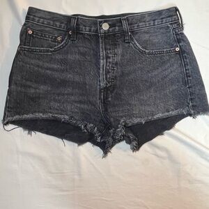 Aritzia Women’s Denim Forum Black The Ex Boyfriend Jean Shorts. Size 26